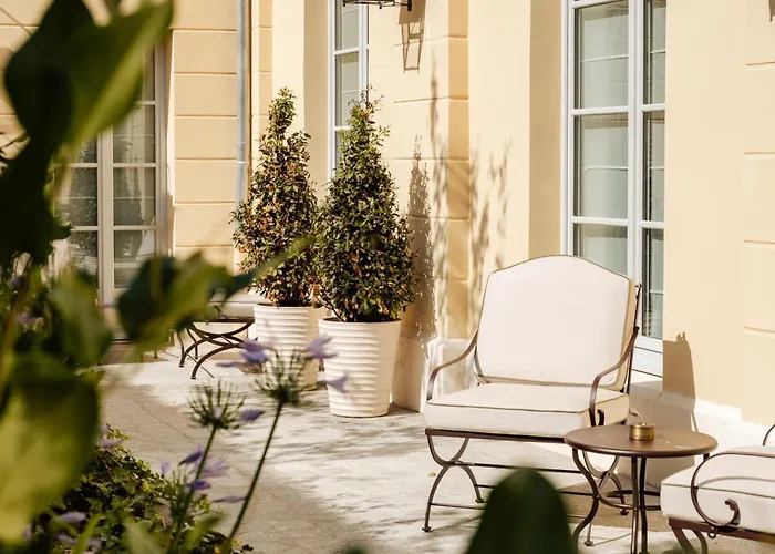 5 star hotels Les Lumieres - Relais & Chateaux