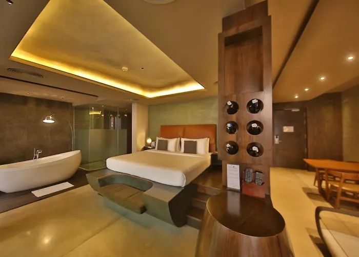 Hotels Close to Airport Pledge Scape
