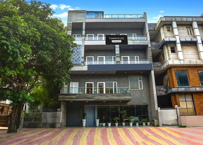 Super Townhouse Rohini Sector 23