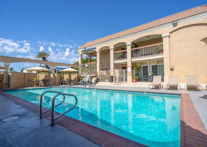 Howard Johnson By Wyndham