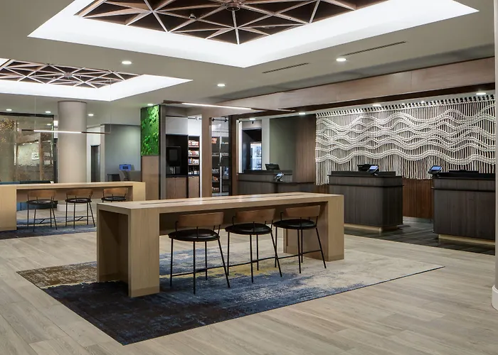 Hotels with tennis Courtyard By Marriott Chicago Downtown/River North
