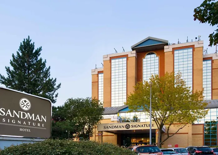 Sandman Signature London Gatwick Hotel