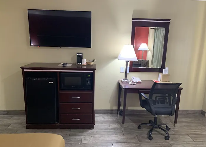 Super 8 By Wyndham Mesa Downtown Near Convention Center