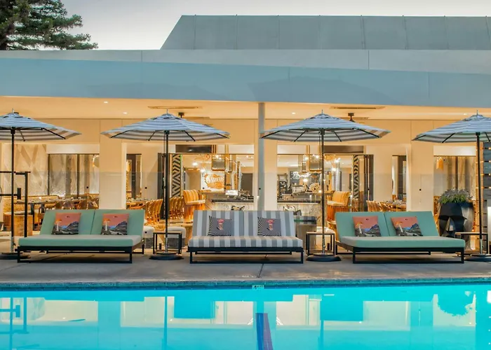 Hotel Paradox, Autograph Collection