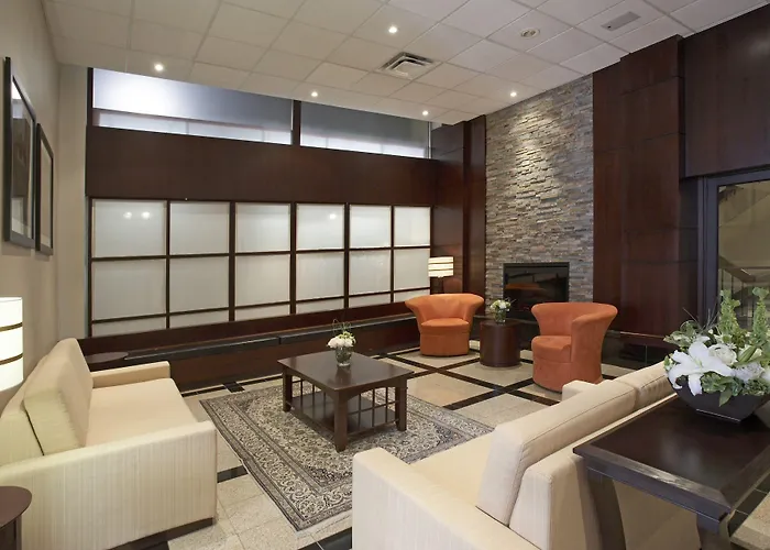 Hotel suites Hamilton Plaza And Conference Center
