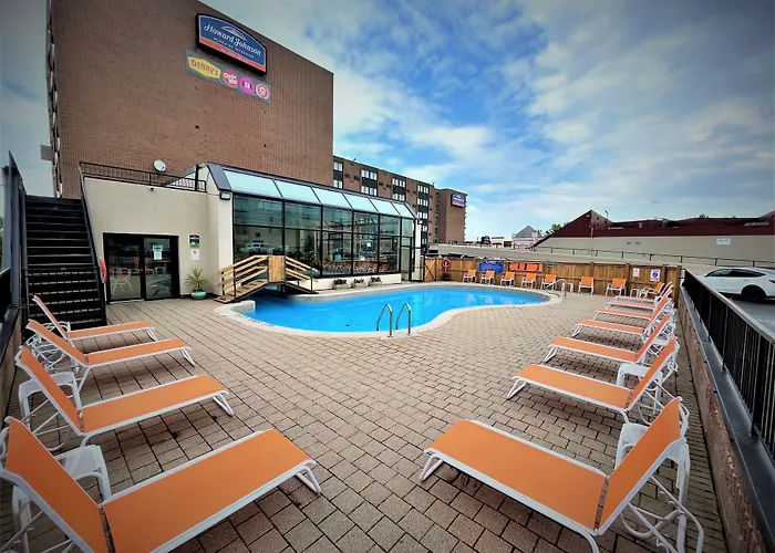 Howard Johnson Plaza By Wyndham By The Falls Niagara Falls