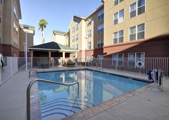 Hotel with pool: Homewood Suites By Hilton Phoenix-Biltmore