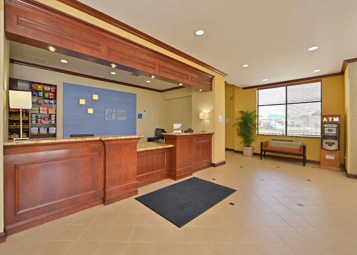 Holiday Inn Express Laguardia Airport, An Ihg Hotel