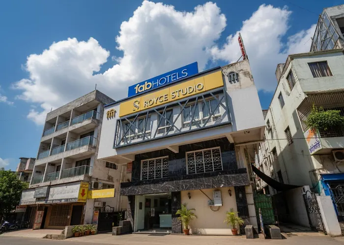 Fabhotel Royce Studio - Nr Pune International Airport