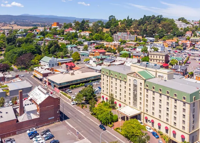 Luxury hotel only: Hotel Grand Chancellor Launceston