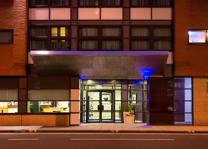 Family Friendly Hotels Holiday Inn Express - Glasgow - City Ctr Riverside By Ihg