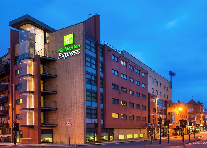 Family Friendly Hotels Holiday Inn Express - Glasgow - City Ctr Riverside By Ihg