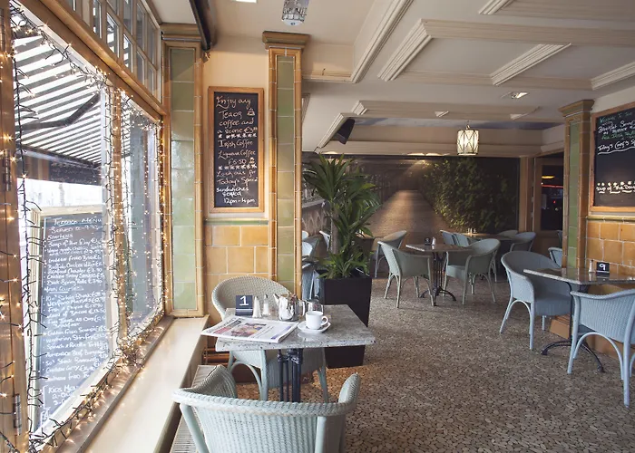 Resort: Arlington Hotel O'Connell Bridge