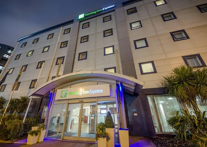 Cheap hotels Holiday Inn Express Royal Docks By Ihg