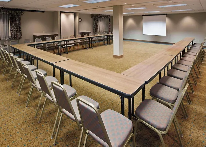 Country Inn & Suites By Radisson, Lansing, Mi