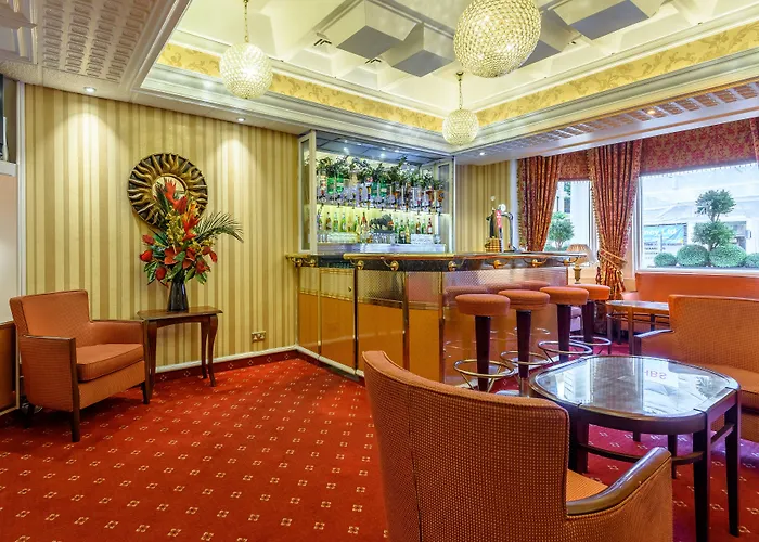 Hotel with Tennis: The Montana Hotel