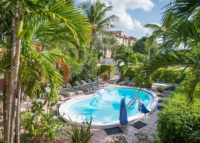 Hotels with pool Shore Haven Resort Inn
