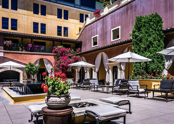 Dog friendly hotels Valencia Santana Row