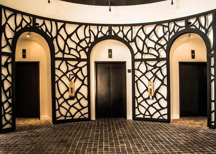 Dog friendly hotels Valencia Santana Row