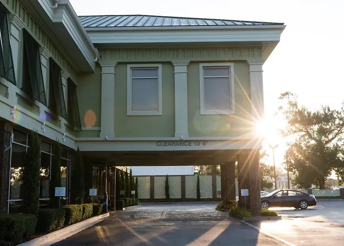 Pets Allowed Hotel Town & Country Inn And Suites