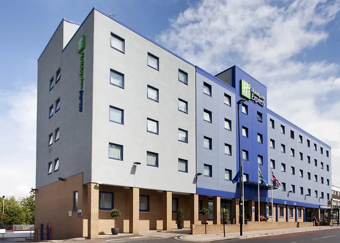  Holiday Inn Express Park Royal By Ihg