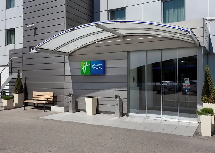  Holiday Inn Express Geneva Airport By Ihg
