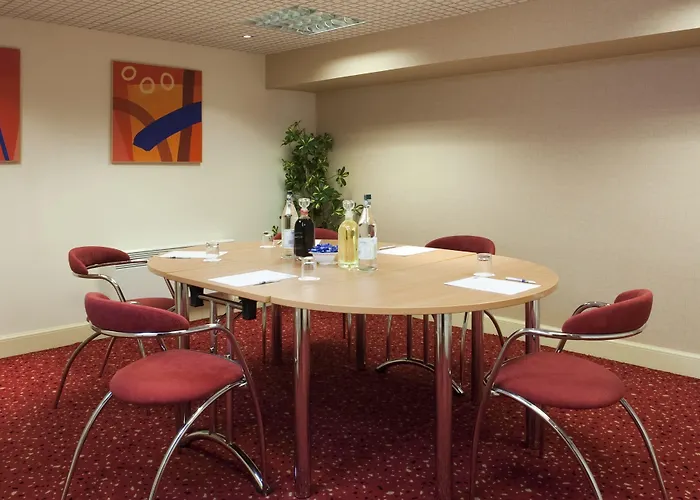Hotels with tennis Holiday Inn Express Edinburgh City Centre By Ihg