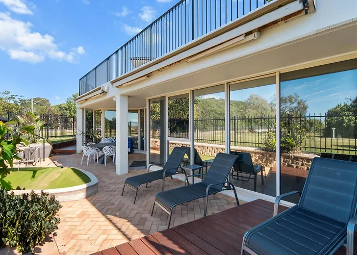 Airport Hotel: Sandcastles On Currumbin Beachfront, Gold Coast