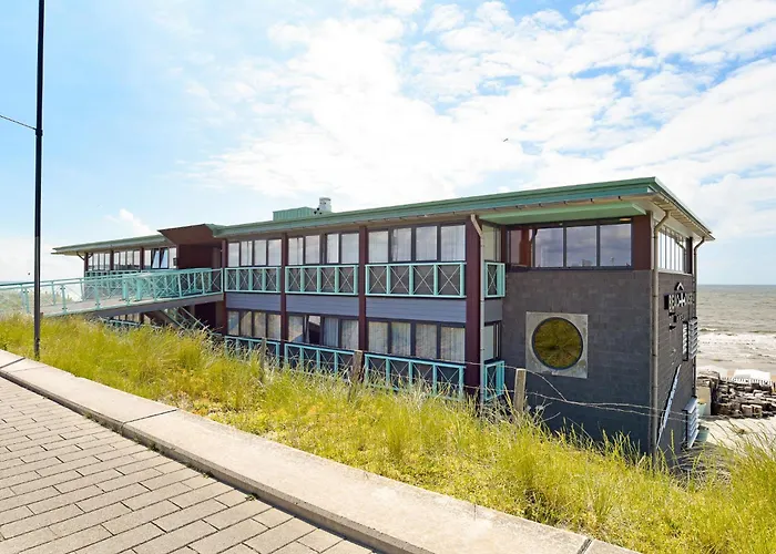 Сity center hotels Beachhouse