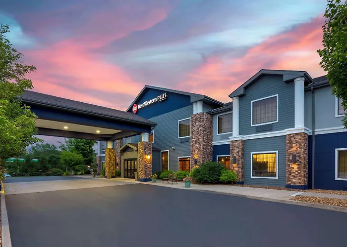 3 star hotels Best Western Plus Victor Inn & Suites