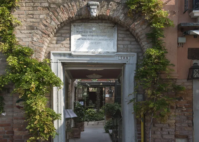 Pet Friendly hotel: Hotel La Calcina