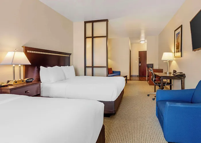 Comfort Suites Palestine