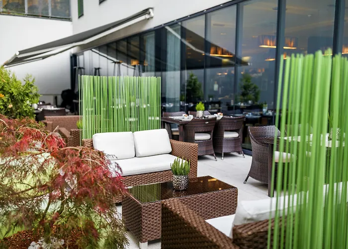 Occidental Praha Five