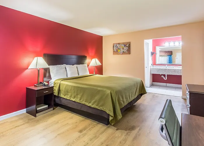 Quality Inn & Suites Bridge City Orange