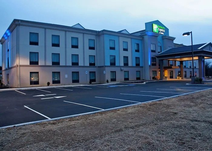 Hotels with pool Holiday Inn Express & Suites Northeast By Ihg