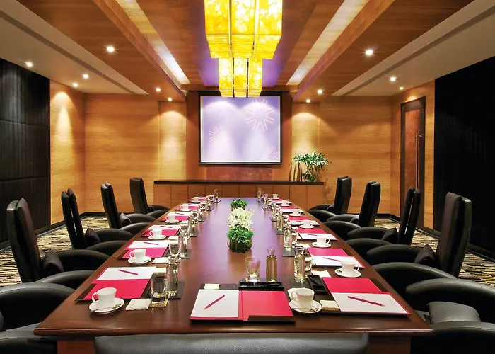 Hotels with a view Vivanta Hyderabad, Begumpet