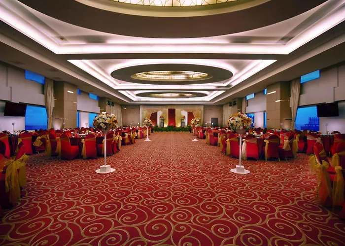 Spa Hotels Resorts Aston Makassar & Convention Center