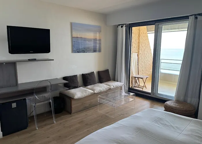 Carlina Lodge