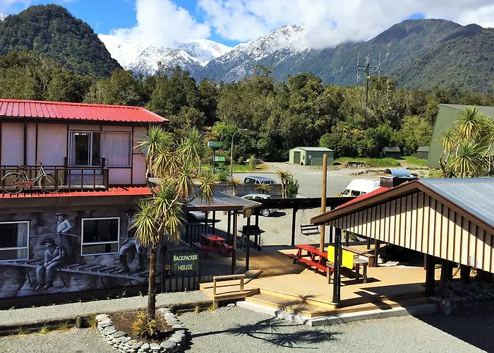 Chateau Backpackers & Motels