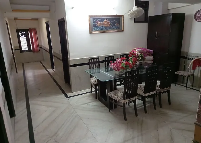 Su Shree Continental Dx Near Railway Station
