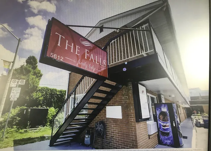 Hotel: The Falls Family Lodge