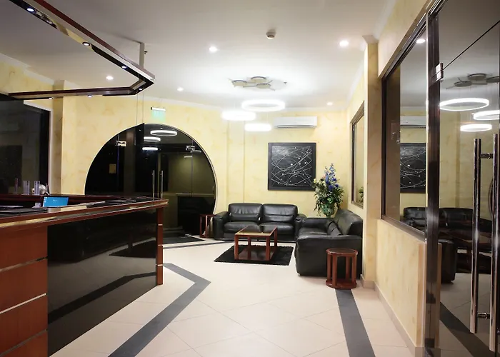 Romantic hotel: Queens Hotel Angeles City