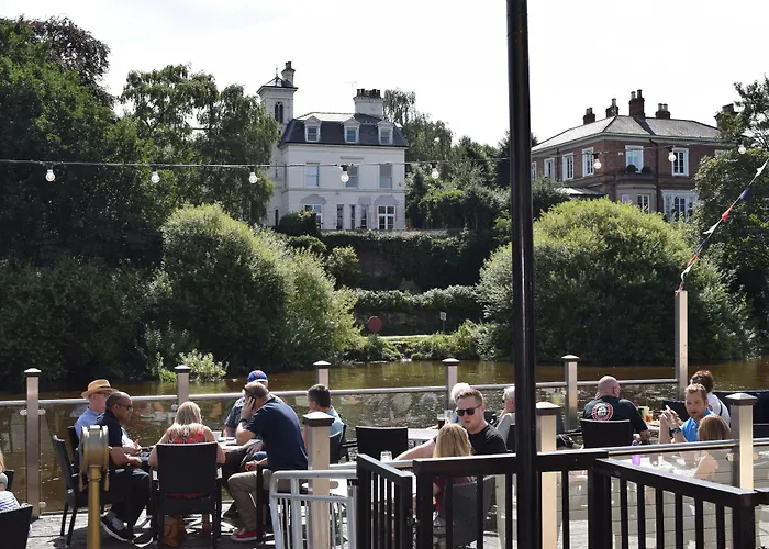 The Boathouse Inn & Riverside Rooms