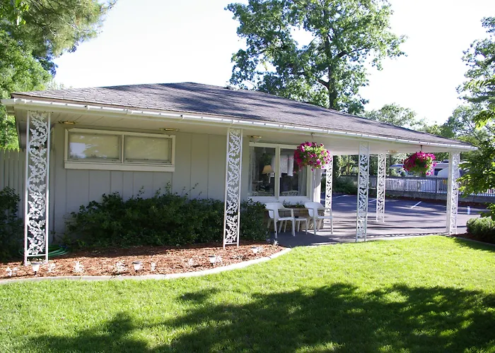 Сity center hotels Grand Traverse Motel