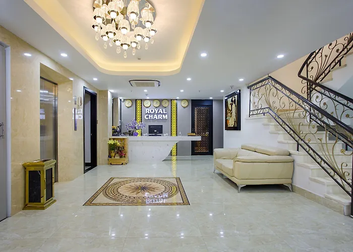 Beach hotel: Royal Charm Hotel