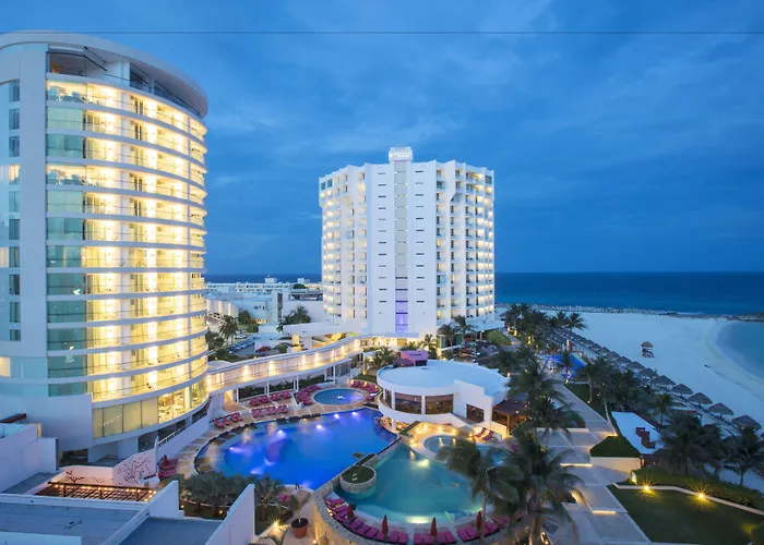 Hotel with view: Altitude At Krystal Grand Cancun