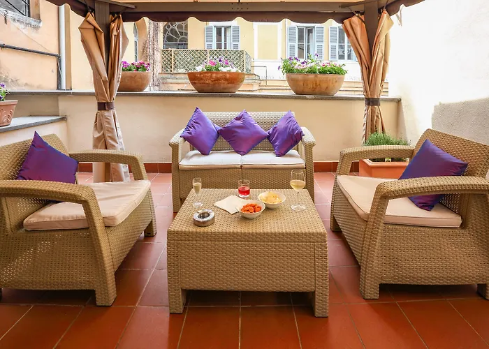 Family Hotel: History Suite
