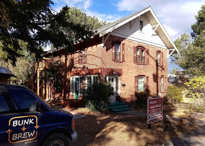Bunk & Brew Historic Lucas House -