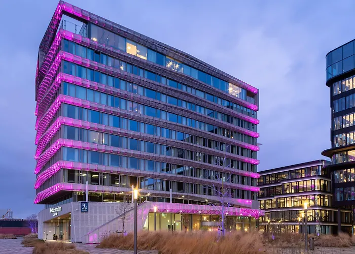 Dog friendly hotels Moxy Amsterdam Houthavens