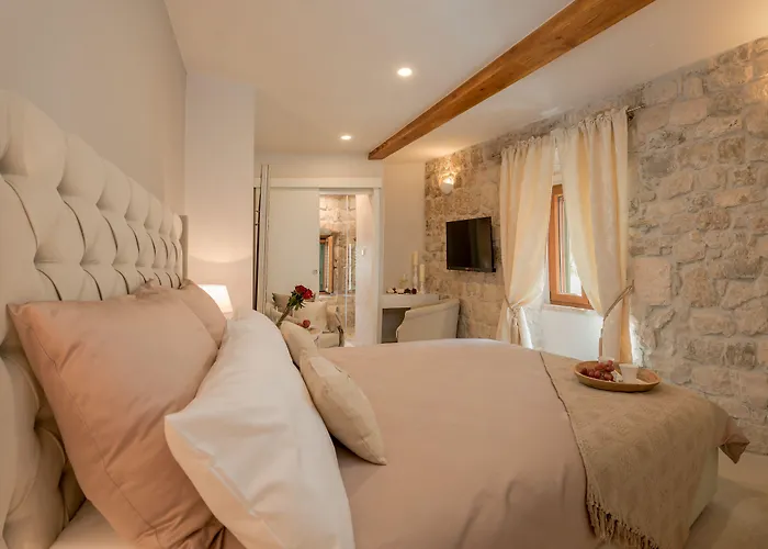 Jupiter Lux Rooms